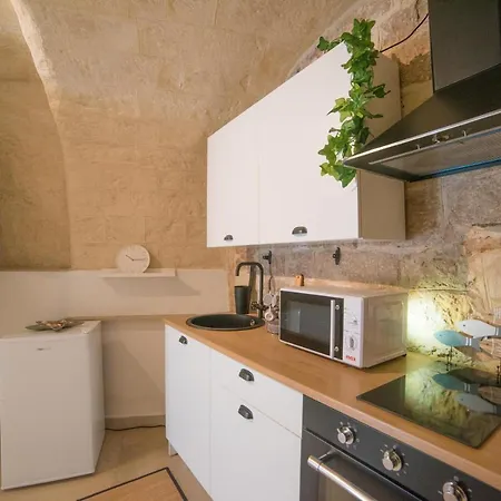 A Due Passi Dal Mare טרני