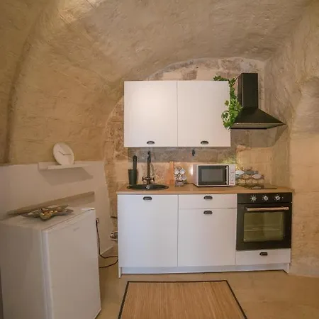 A Due Passi Dal Mare טרני